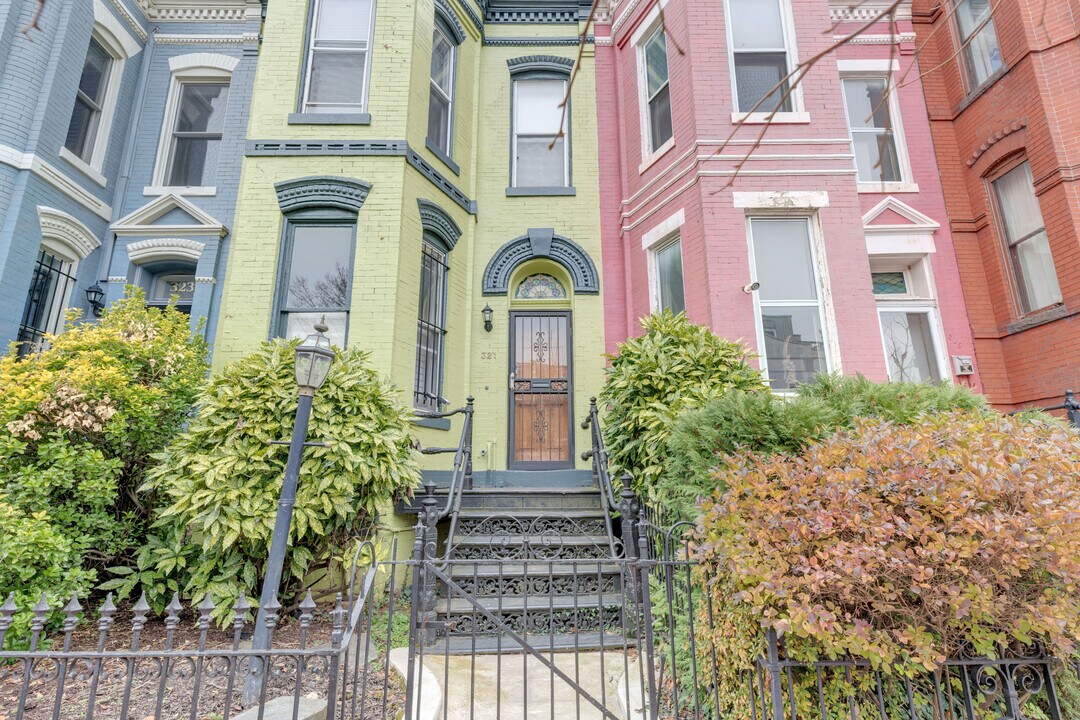 321 F St NE in Washington, DC - Building Photo