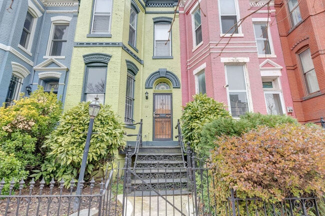 property at 321 F St NE