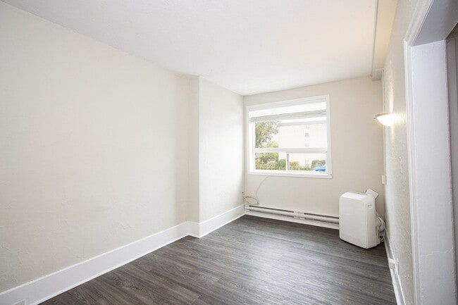 309 Enfield Apartment in Winnipeg, MB - Building Photo - Building Photo