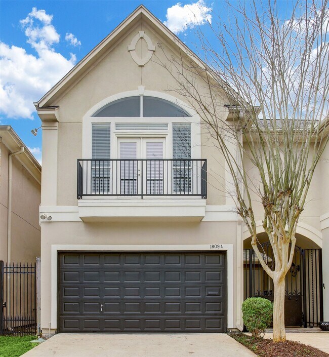 property at 1809 W Clay St