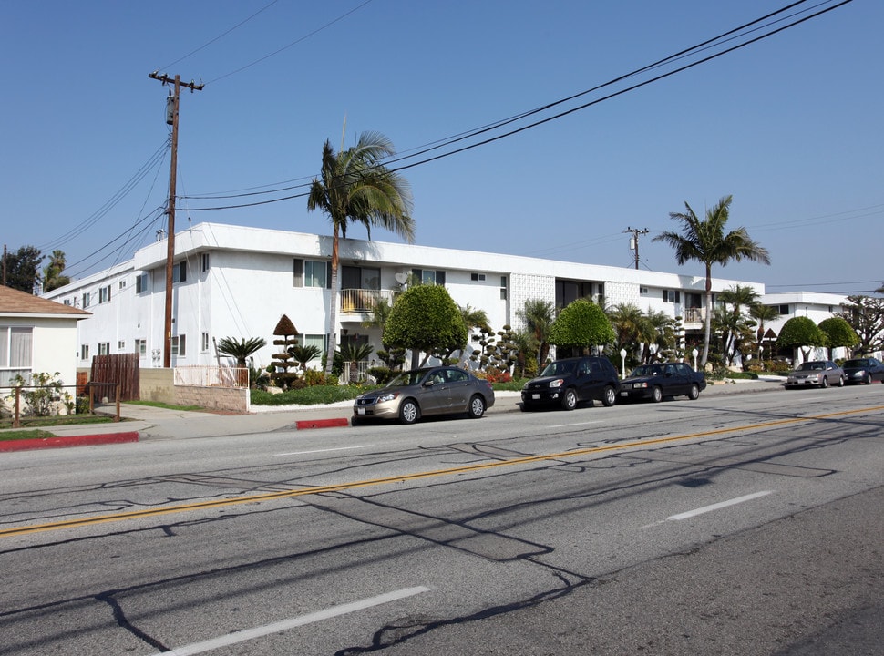 El Nido Apartments in Torrance, CA - Building Photo