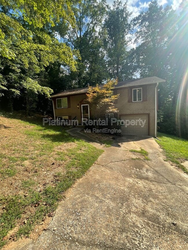 2564 Timberly Dr SE in Marietta, GA - Foto de edificio - Building Photo