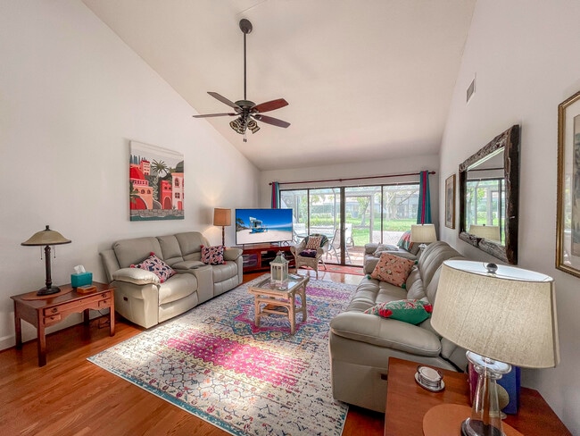 56 Edinburgh Dr in Palm Beach Gardens, FL - Building Photo - Building Photo