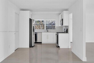 13011 SW 80th St in Miami, FL - Building Photo - Building Photo