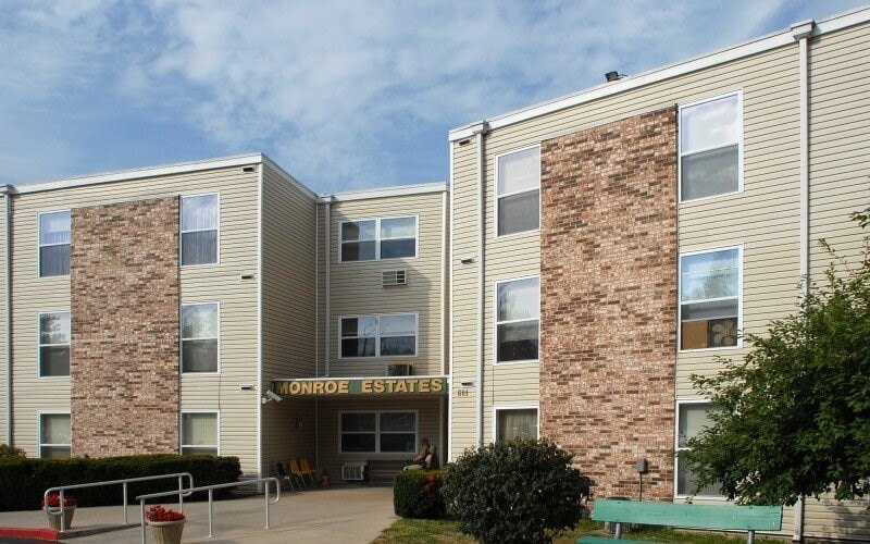 601 N Monroe St in Lebanon, MO - Building Photo