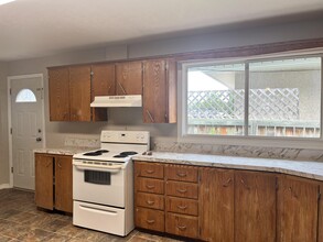 4902 2nd Ave N in Regina, SK - Building Photo - Building Photo