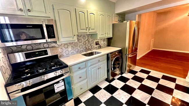 55 Skyhill Rd in Alexandria, VA - Building Photo - Building Photo