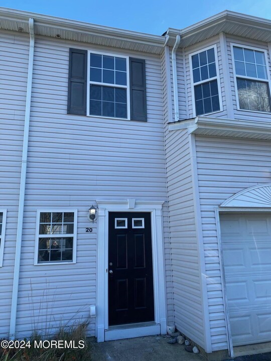 20 Esplanade Way in Berkeley Township, NJ - Building Photo