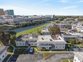 7324 SW 82nd St in Miami, FL - Building Photo - Building Photo