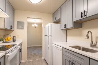 Mallard Court Apartments in Alexandria, VA - Building Photo - Interior Photo