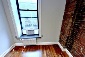 202 E 13th St, Unit 4H in New York, NY - Building Photo - Building Photo