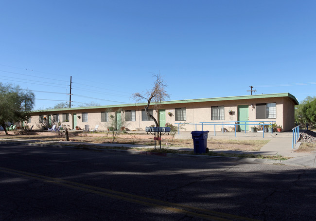 2201-2211 E 15th St in Tucson, AZ - Foto de edificio - Building Photo