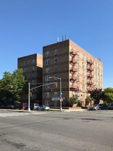 5461 Kings Hwy in Brooklyn, NY - Foto de edificio - Building Photo