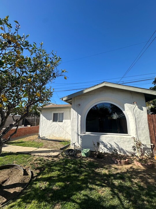 1370 Emerald St in San Diego, CA - Building Photo