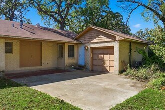 1822 W Hickory St in Denton, TX - Building Photo - Building Photo