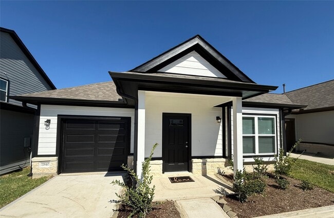 11840 E Gate Dr in Willis, TX - Building Photo - Building Photo