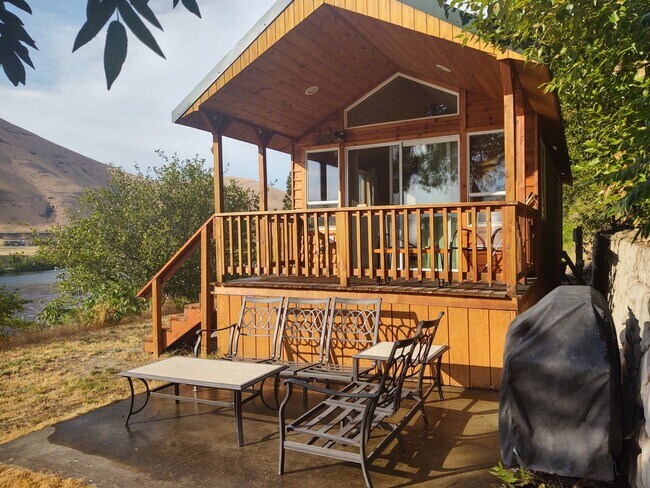 24245 Hewett Rd in Juliaetta, ID - Building Photo - Building Photo