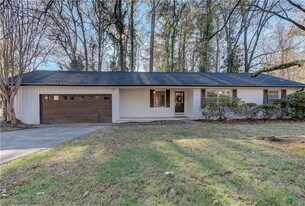 465 Windsor Parkway in Atlanta, GA - Building Photo