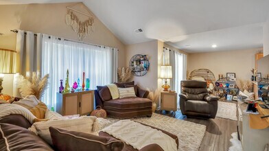56122 Stoney Pl Ln in Shelby Township, MI - Building Photo - Building Photo