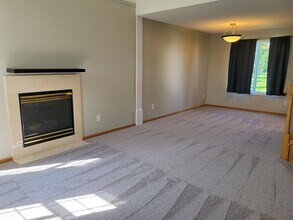 528 Spruce Dr in Hudson, WI - Building Photo - Building Photo