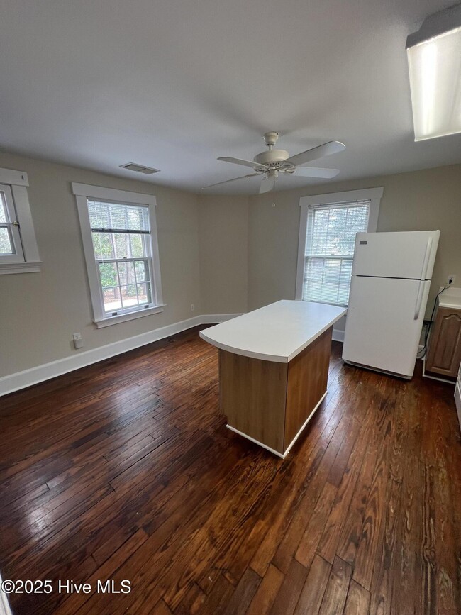 206 N Poplar St in Aberdeen, NC - Building Photo - Building Photo