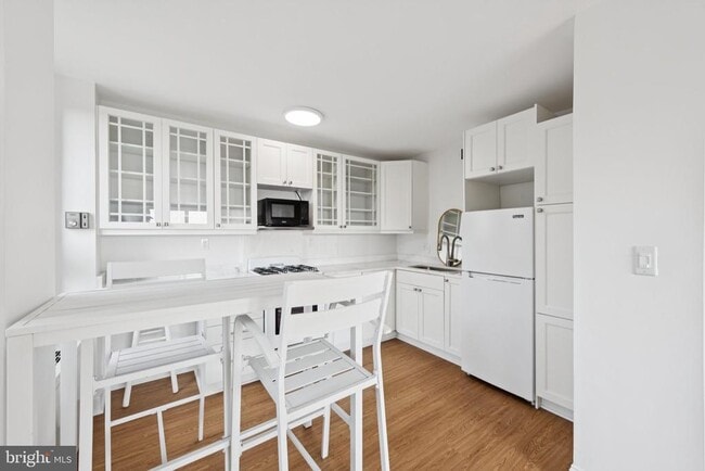 property at 2800 Wisconsin Ave NW