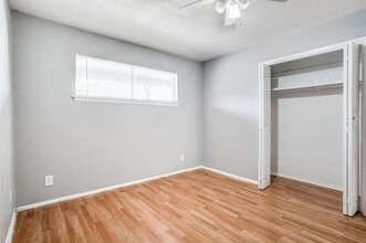 Esperanza Apartments in Dallas, TX - Building Photo - Building Photo