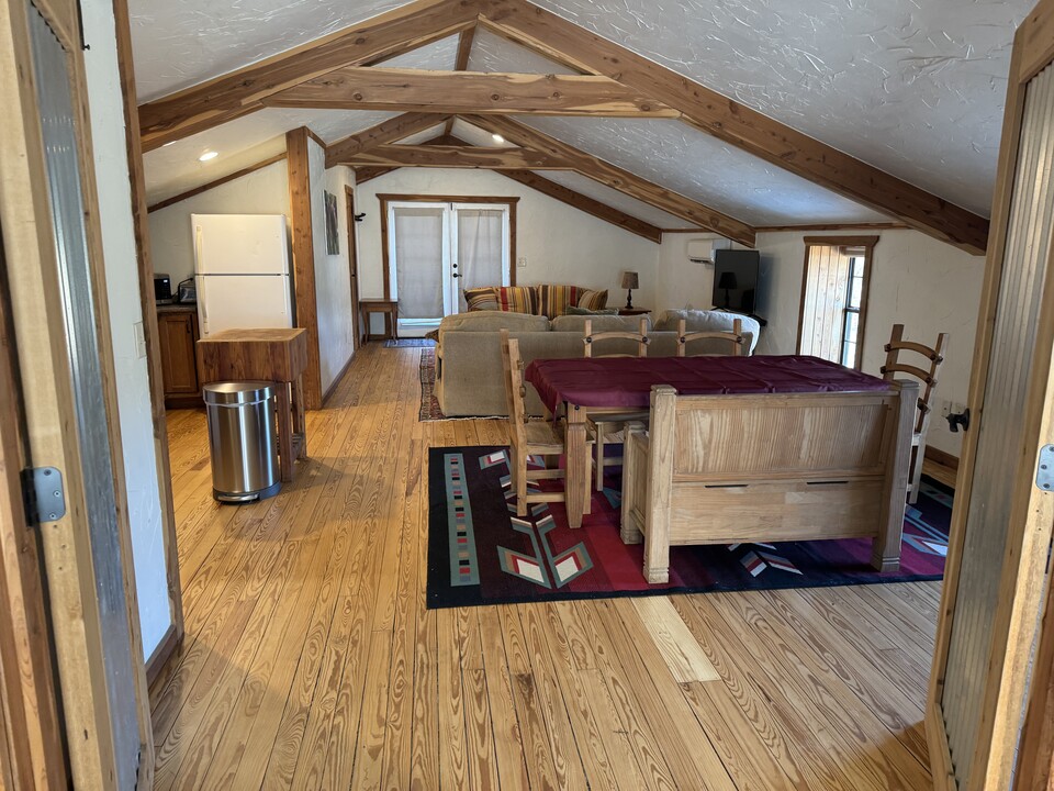 402 Cowgirl Xing, Unit 2 in Marble Falls, TX - Building Photo