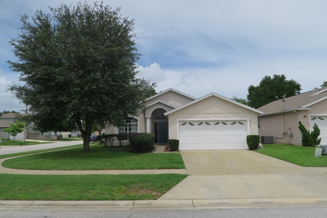 property at 2302 Northern Leaf St