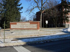 Crestwood Place in Northbrook, IL - Building Photo - Building Photo