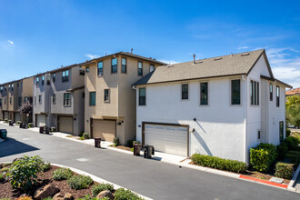 Blackstone at The Cannery in Hayward, CA - Foto de edificio - Building Photo