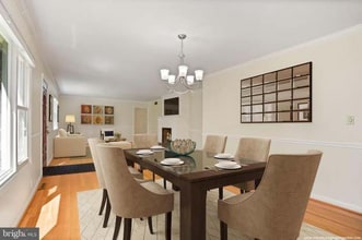 10710 Rosehaven St in Fairfax, VA - Foto de edificio - Building Photo