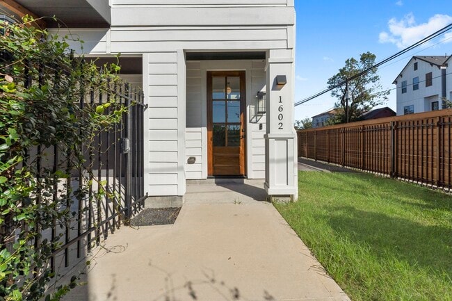 property at 1602 Chestnut St