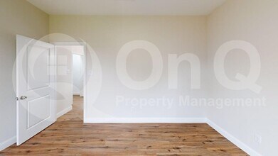8001 W Elizabeth Ln in Fort Worth, TX - Building Photo - Building Photo