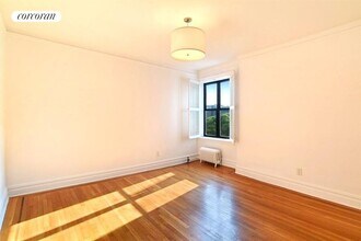 255 Eastern Pkwy in Brooklyn, NY - Building Photo - Building Photo