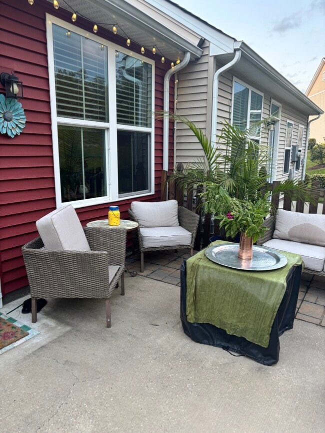 property at 3448 Foxglove Dr