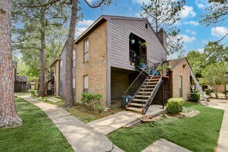 7200 W T C Jester Blvd in Houston, TX - Building Photo - Building Photo