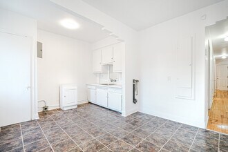 2390 Pie-IX Blvd in Montréal, QC - Building Photo - Building Photo