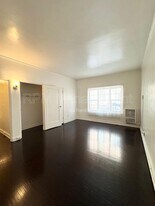 626 N Plymouth Blvd in Los Angeles, CA - Building Photo