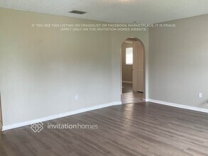 1012 SE 42nd Ln in Cape Coral, FL - Building Photo - Building Photo