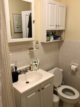 64 Endicott St, Unit 2nd Floor in Quincy, MA - Foto de edificio - Building Photo