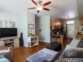 2010 N Spaulding Ave in Chicago, IL - Building Photo - Building Photo