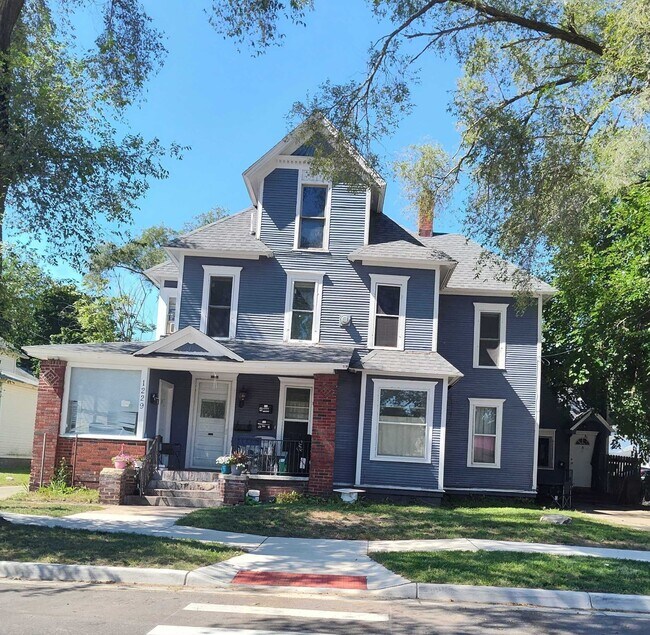 1229 Peck St Apartments and Nearby Muskegon Apartments For Rent
