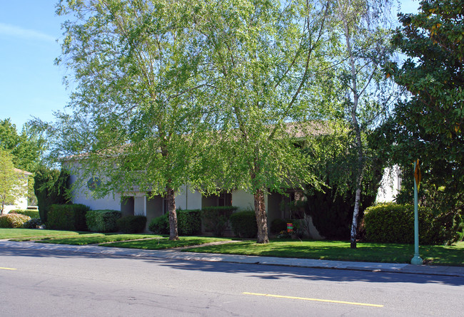 5496 Carlson Dr in Sacramento, CA - Building Photo - Building Photo