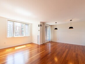 10 Rogers St in Cambridge, MA - Building Photo - Building Photo