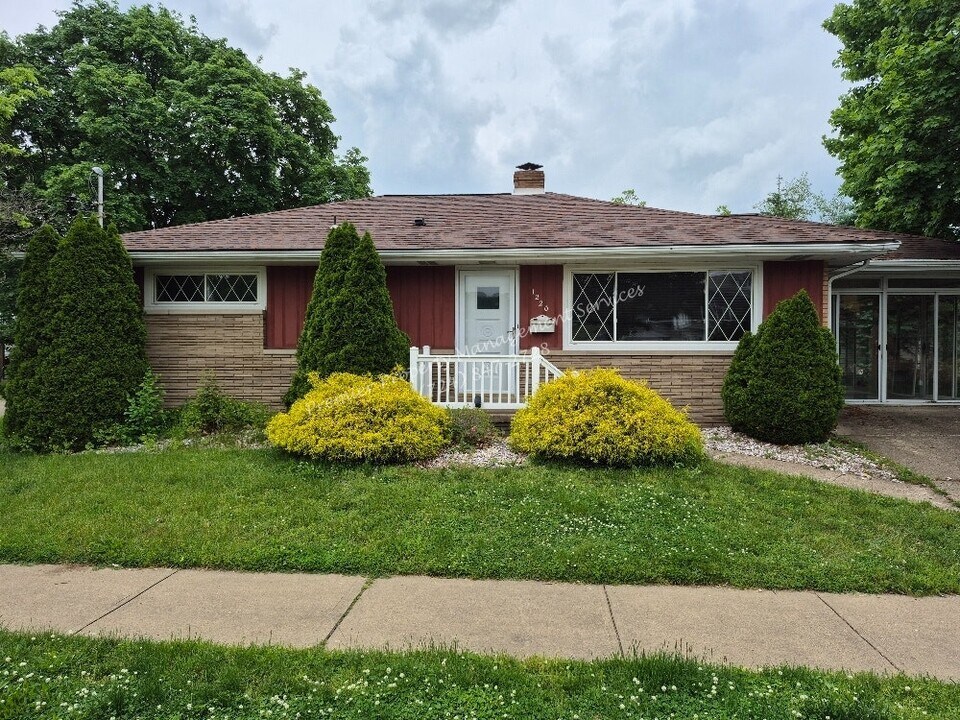 1220 Corporation St in Beaver, PA - Building Photo