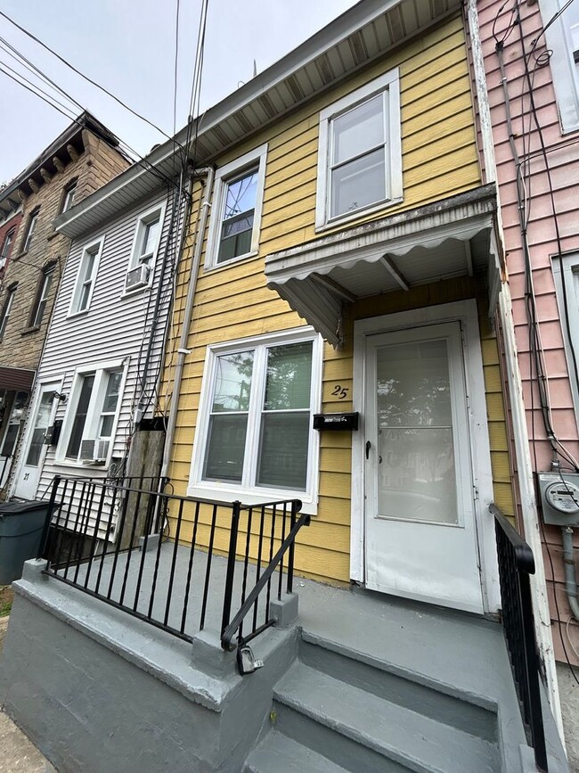 25 Orange St in Trenton, NJ - Building Photo - Building Photo