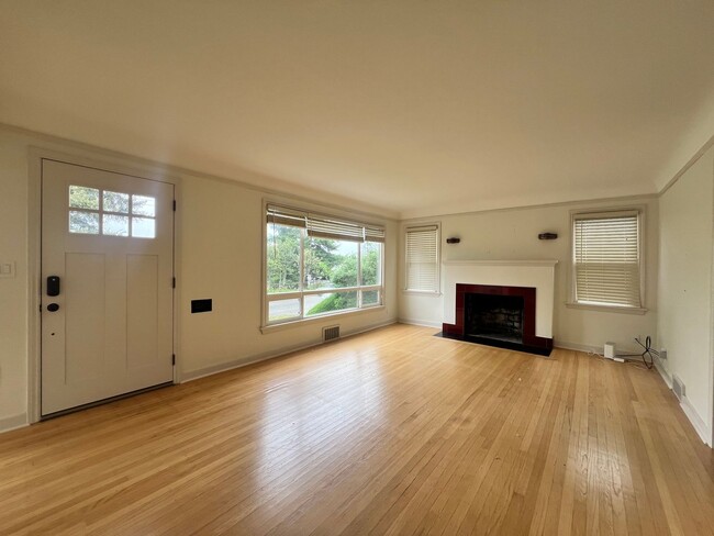 7006 8th Ave NE in Seattle, WA - Building Photo - Building Photo