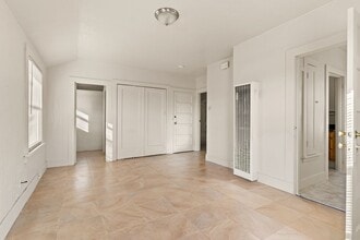 516 W MacArthur Blvd in Oakland, CA - Building Photo - Building Photo