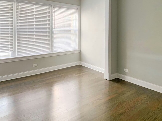 property at 1934 W Winona St
